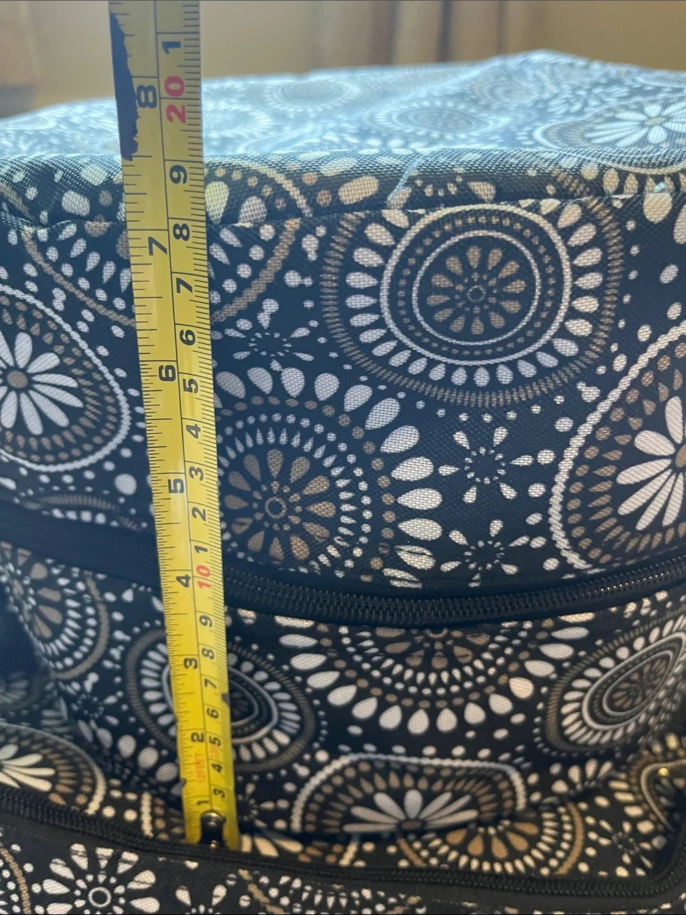 Black and White Floral Circle Crockpot and Casserole Carrying Case Set
